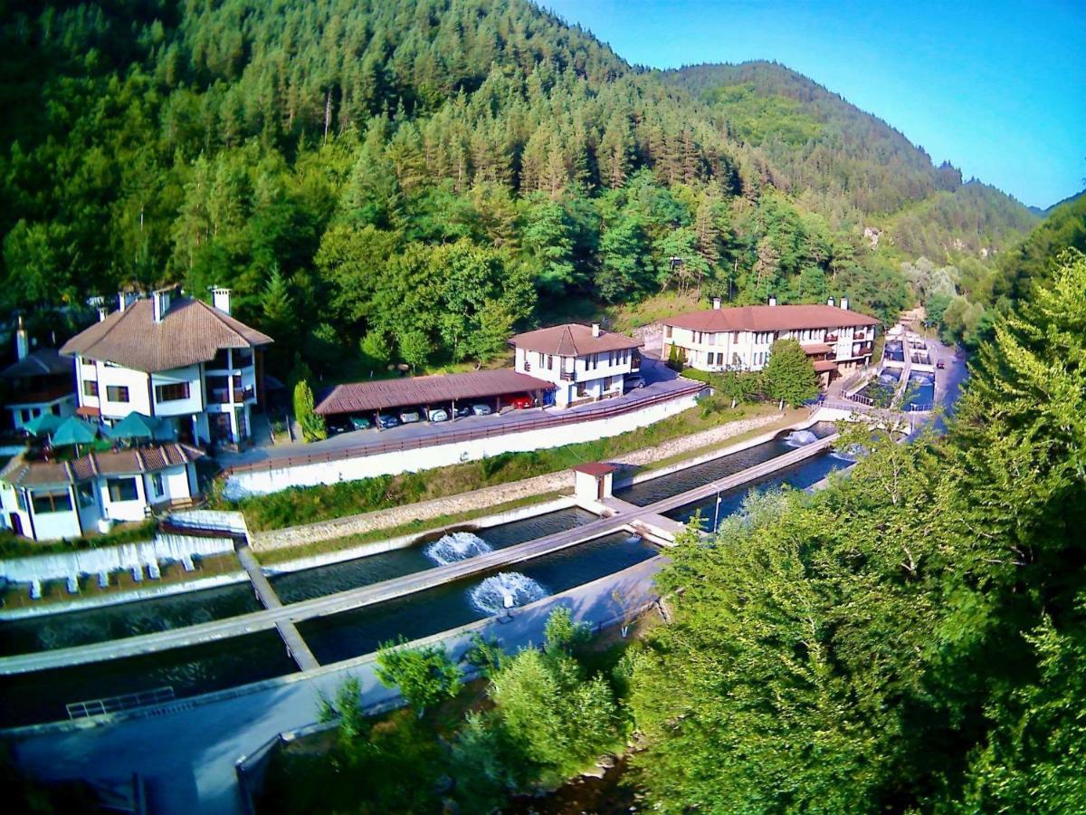 Fisherman'S Hut Family Hotel Beden エクステリア 写真