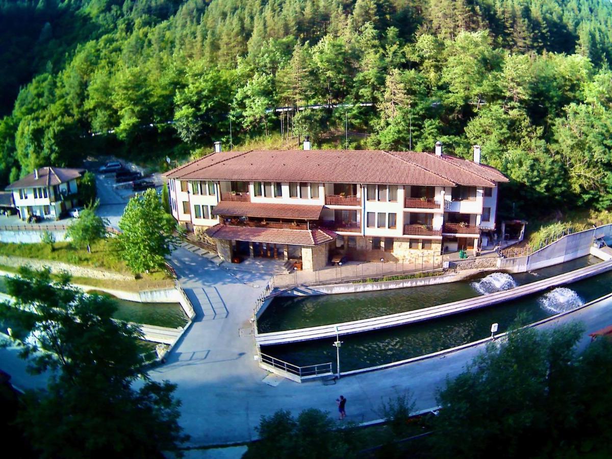 Fisherman'S Hut Family Hotel Beden エクステリア 写真