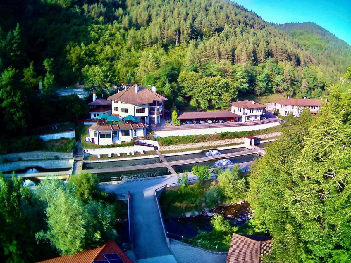 Fisherman'S Hut Family Hotel Beden エクステリア 写真
