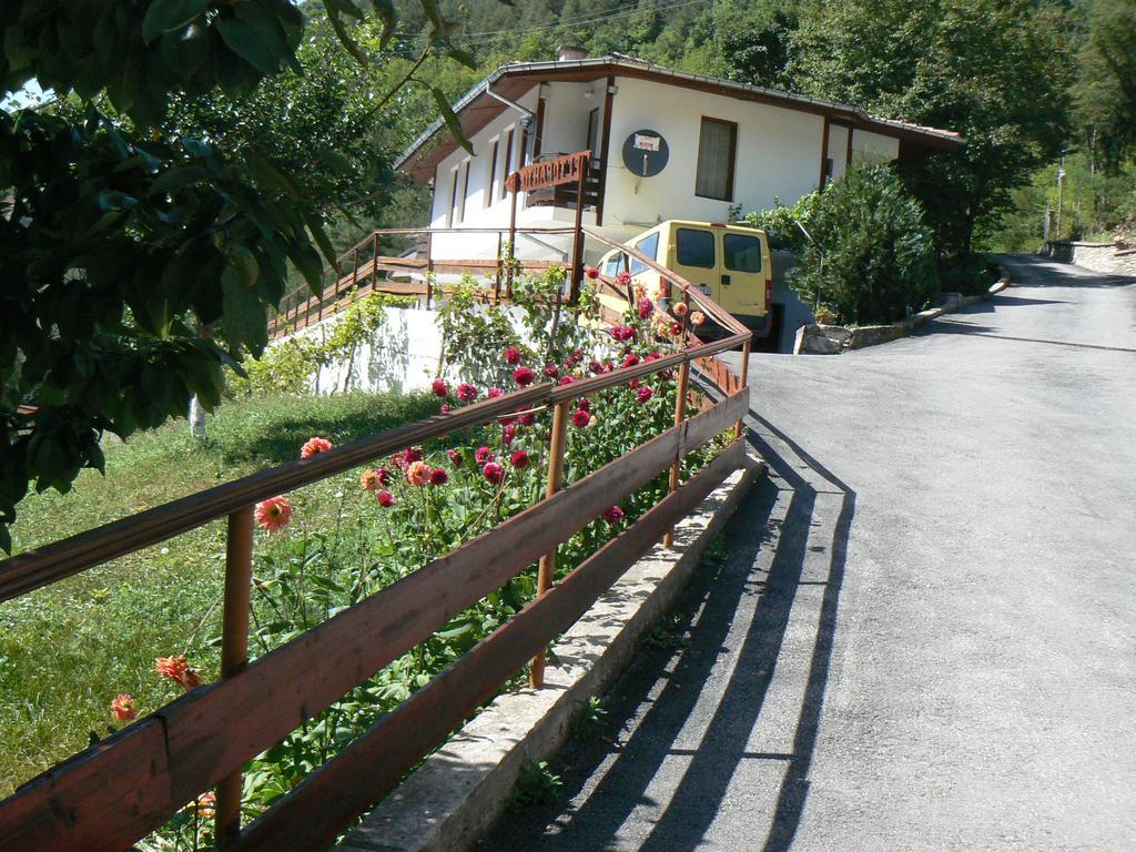 Fisherman'S Hut Family Hotel Beden エクステリア 写真