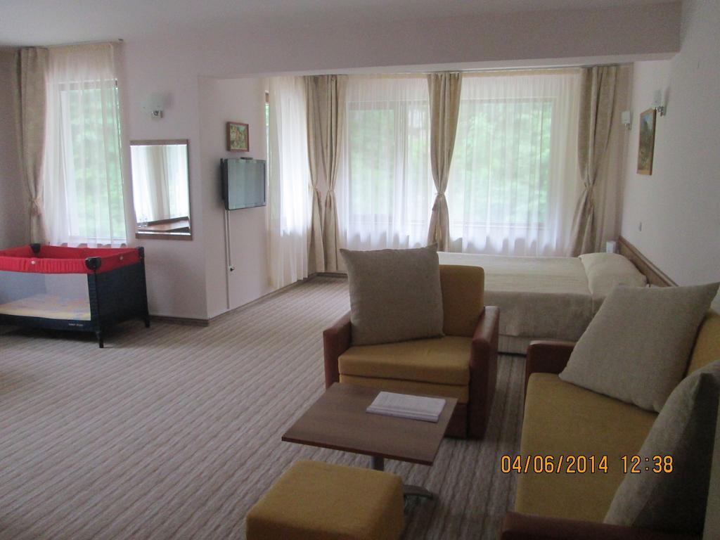 Fisherman'S Hut Family Hotel Beden エクステリア 写真